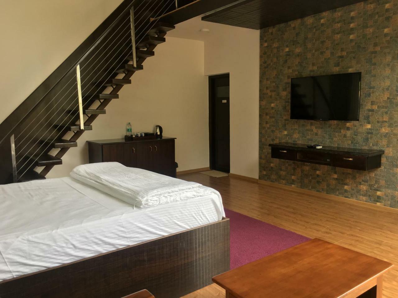 Silvertip Cafe & Homestay Kotagiri Buitenkant foto