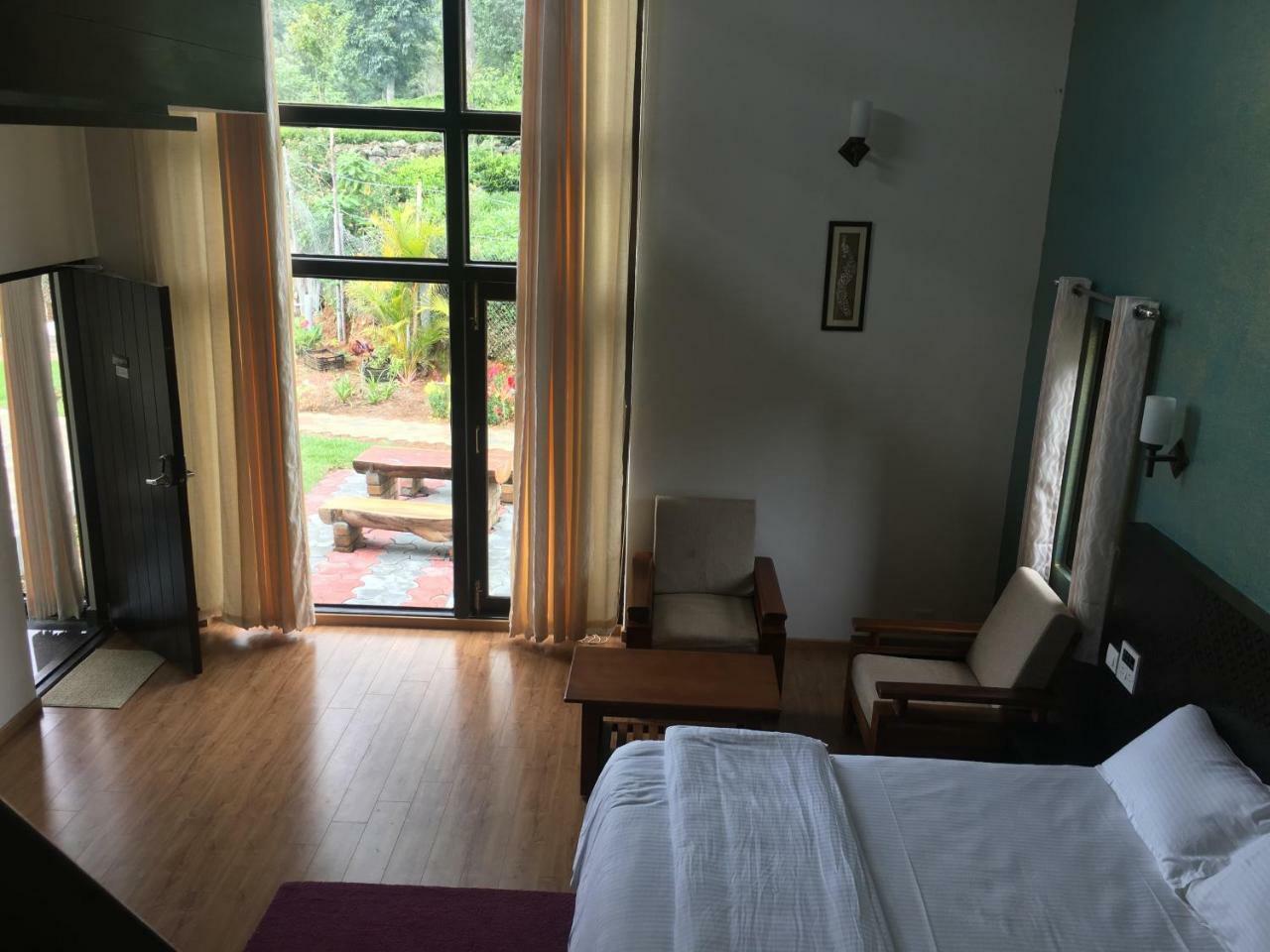 Silvertip Cafe & Homestay Kotagiri Buitenkant foto